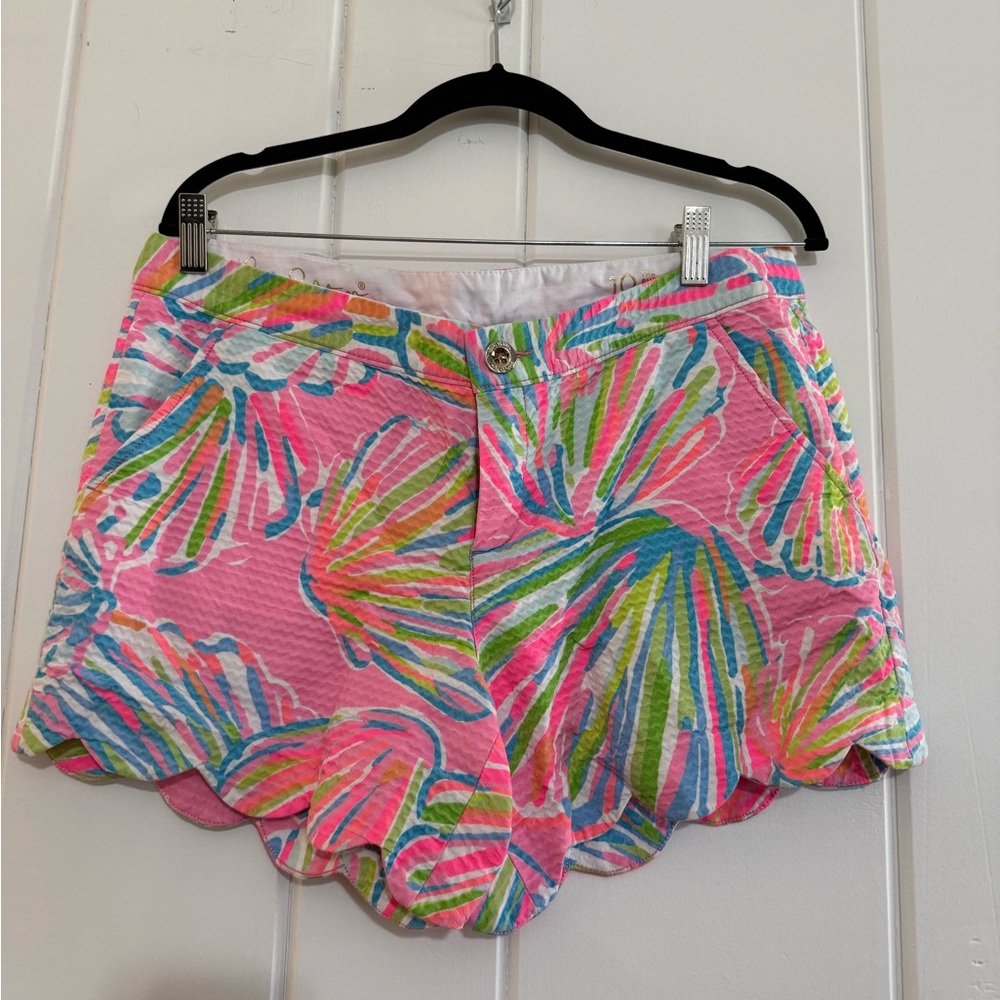 Lilly Pulitzer Pink and Green patterned Shorts 5” inseam w/ scalloped edge Sz 10